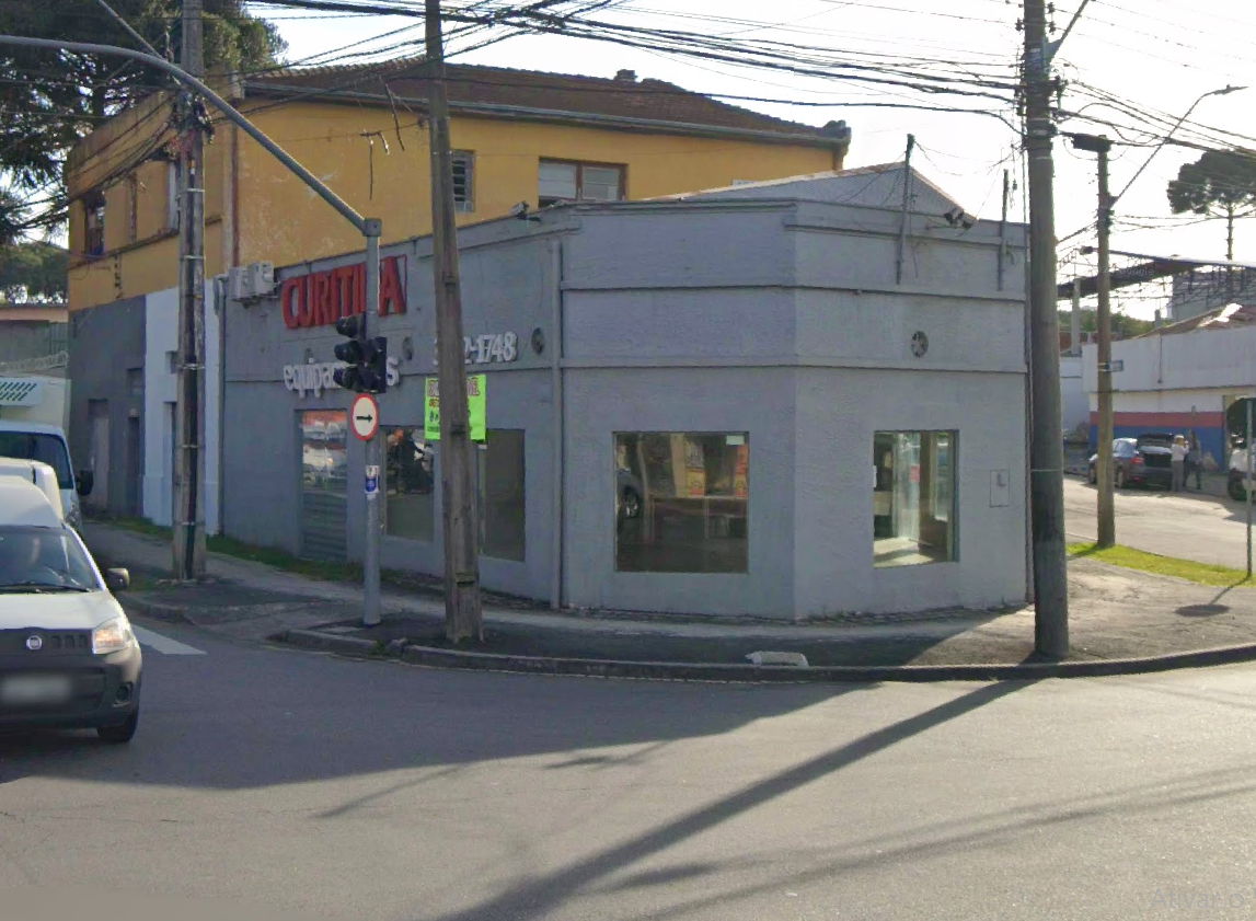 Loja Comercial de Esquina no Guabirotuba